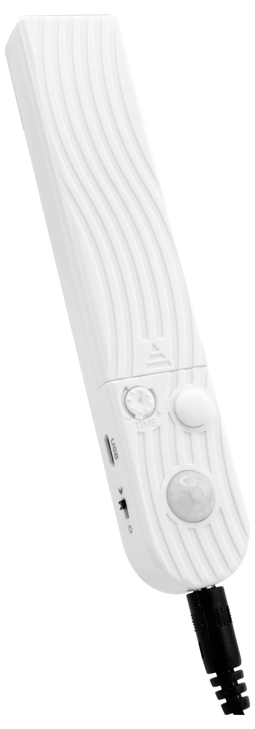 Weißer Stecker-Elektro-Wandheizer mit gewölbter belüfteter Vorderseite, Thermostatregler, Schalter und unten angebrachtem Kabel.