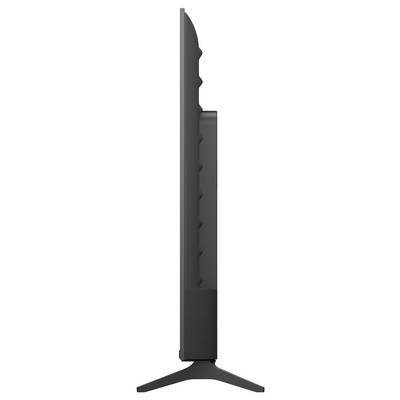 Seitenansicht eines dunkelgrauen Messers mit gezahnter Klinge, strukturiertem Griff und schräger Basis auf weißem Hintergrund.