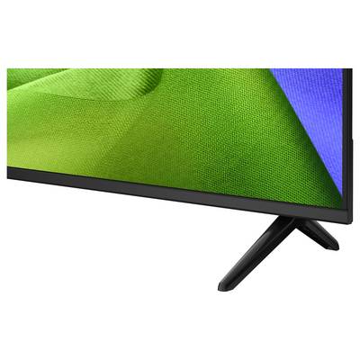 Nahaufnahme eines Flachbildfernsehers oder Monitors, der ein grünes und blaues abstraktes Bild anzeigt, mit dem sichtbaren schwarzen Ständer auf weißem Hintergrund.