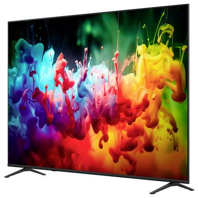 Flach-Bildschirm-Fernseher, auf dem ein lebendiges abstraktes Regenbogen-Tintenspritzer-Bild auf dem Bildschirm angezeigt wird, auf zwei Ständerbeinen vor weißem Hintergrund.