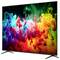 Flach-Bildschirm-Fernseher, auf dem ein lebendiges abstraktes Regenbogen-Tintenspritzer-Bild auf dem Bildschirm angezeigt wird, auf zwei Ständerbeinen vor weißem Hintergrund.