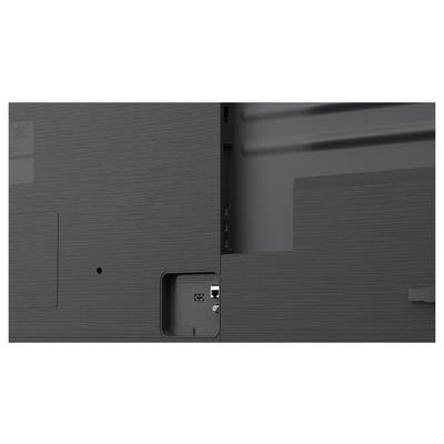 Rückansicht eines Flachbildfernsehers mit Ständer und sichtbaren Eingabeanschlüssen.