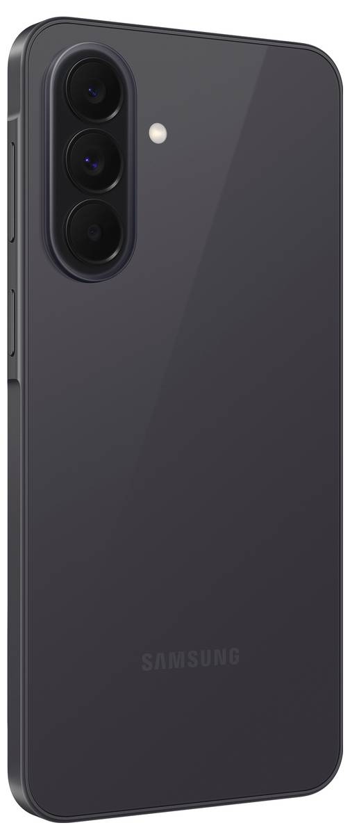 Rückseite eines dunkelgrauen Samsung-Smartphones mit dreifacher Rückkamera und Blitz in einer vertikalen Kamerabuckel.