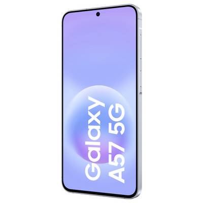 Ein Galaxy A57 5G Smartphone in Schrägansicht mit blauviolettem Bildschirm und zentriertem Kameraloch-Punch.