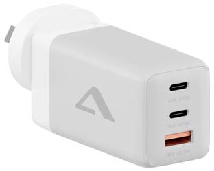 Weiß Wandladegerät mit zwei USB-C-Anschlüssen und einem USB-A-Anschluss, gezeigt in einer Produktansicht auf weißem Hintergrund.