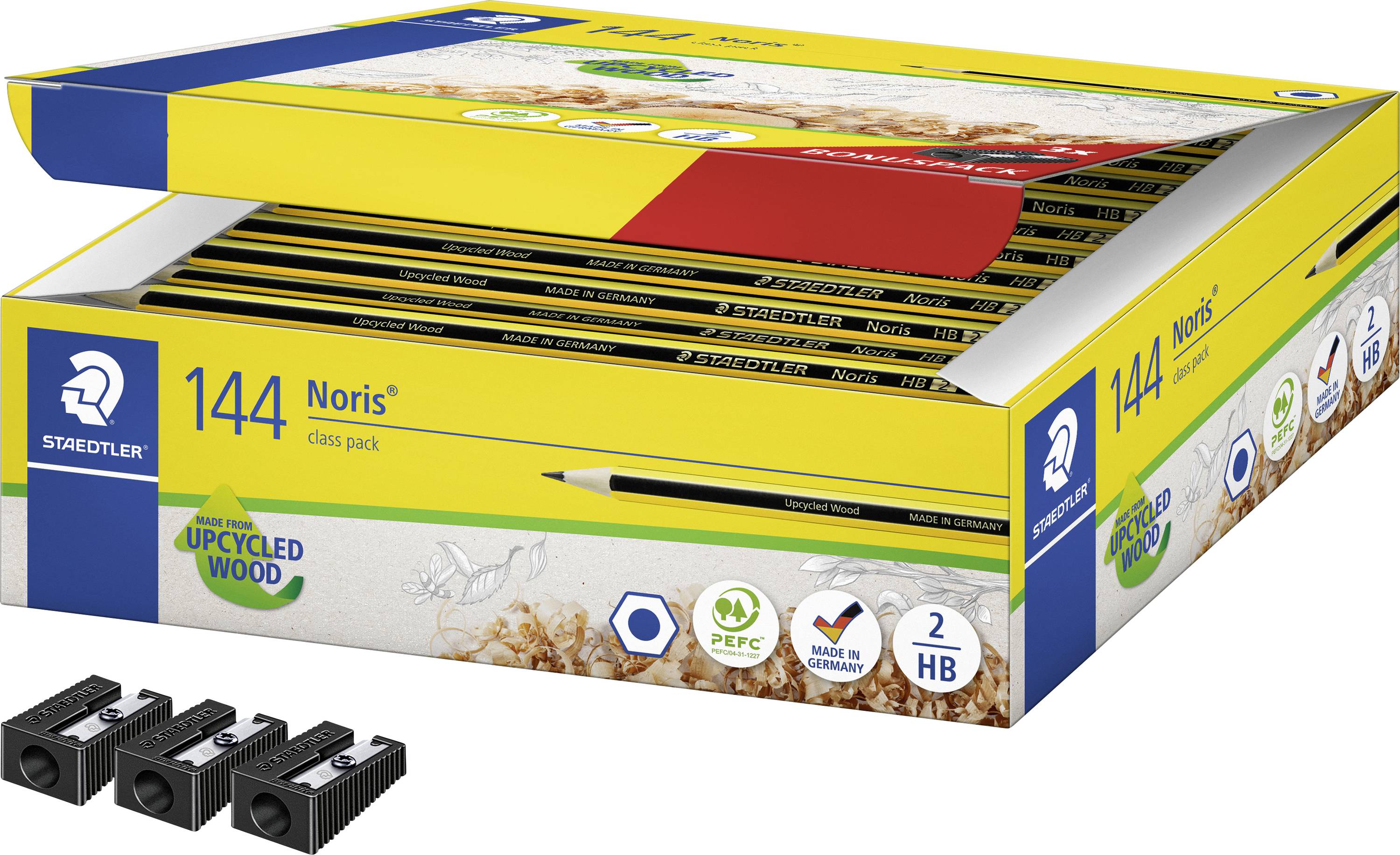 Schachtel mit STAEDTLER Noris Graphitstiften, gelbe Verpackung mit 144er Packung, 2 HB und Recyclingholz-Etiketten, plus vier schwarze Bleistiftspitzer im Vordergrund abgebildet.
