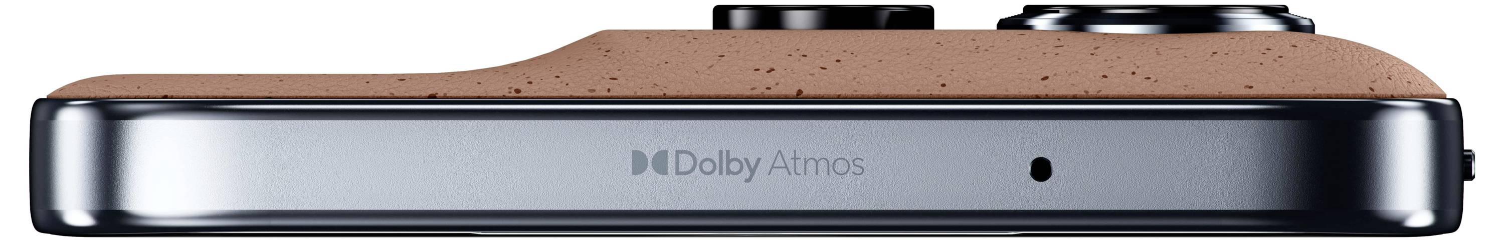 Nahaufnahme einer Seitenansicht eines Smartphones mit kupferfarbener Rückseite und schwarzer Vorderkante, auf der ein Dolby-Atmos-Logo und ein kleines vorderes Sensorloch zu sehen sind.