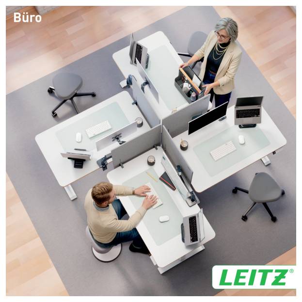 Draufsicht auf ein modernes Büro mit vier Arbeitsplätzen und zwei arbeitenden Personen, mit der Marke „LEITZ" gekennzeichnet und mit dem Label „Büro" versehen.