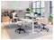 Modernes Büro mit offener Grundrissgestaltung mit Stehschreibtischen, Monitoren, Laptops, Hockern und einem Neon-Schriftzug „FEEL GOOD" an der Wand.