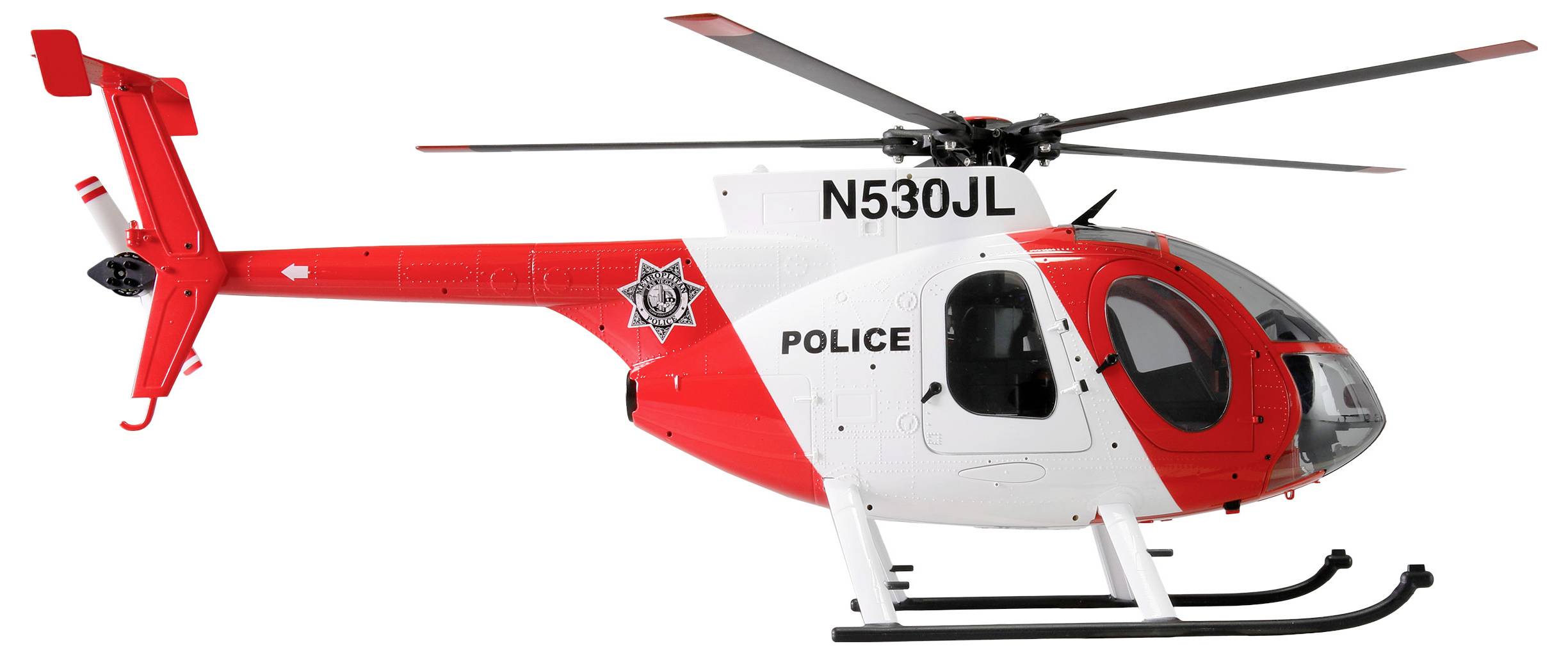 Rot-weißer Polizeihubschrauber mit der Kennzeichnung „N530JL" auf weißem Hintergrund, in Seitenansicht mit sichtbaren Kufen und Rotorblättern.