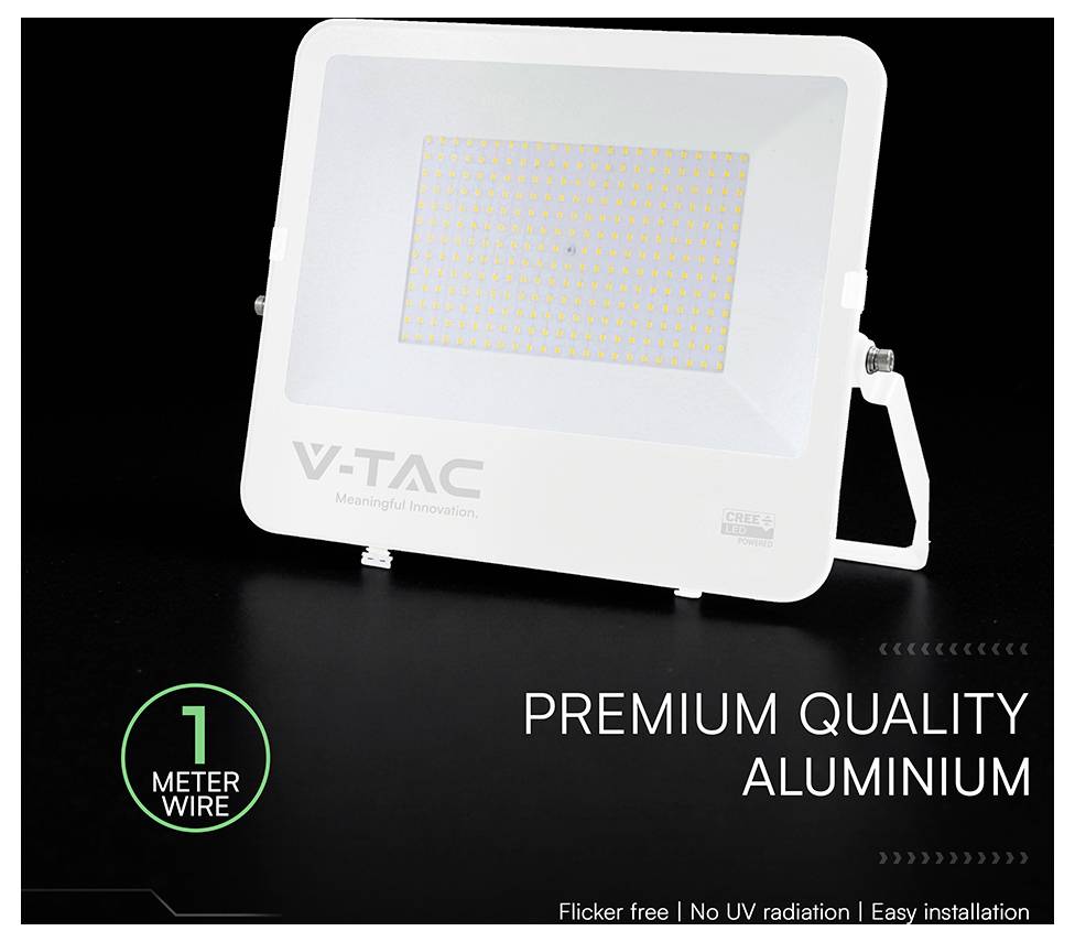 Weiße V-TAC LED-Flutleuchte auf schwarzem Hintergrund, beschriftet mit „PREMIUM QUALITY ALUMINIUM", „1 METER WIRE" und „Flimmerfrei | Keine UV-Strahlung | Einfache Installation".