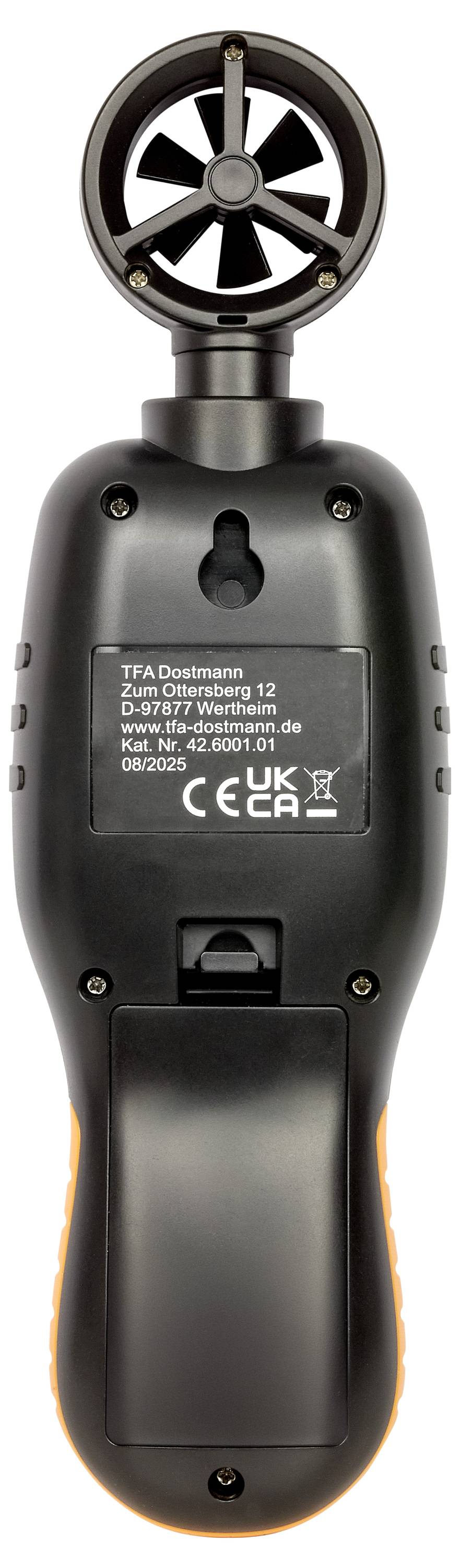 Schwarzes tragbares Gerät mit einem kleinen ventilatorartigen Aufsatz und Schlüsselloch-Öffnung, gekennzeichnet mit TFA Dostmann und Spannungs-/Seriennummernangaben auf der Rückseite.