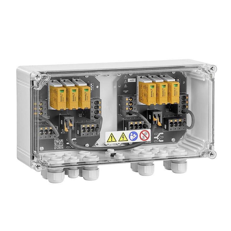 Transparente elektrische Steueranlage mit zwei montierten Relaismodulen, orangefarbenen Komponenten, Verdrahtung und Sicherheitswarnaufklebern im Inneren.