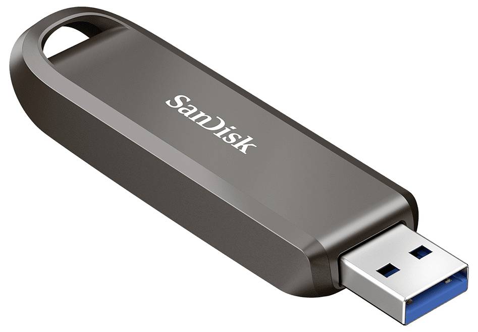 Ein SanDisk-USB-Stick mit USB-A-Anschluss, abgebildet vor weißem Hintergrund.