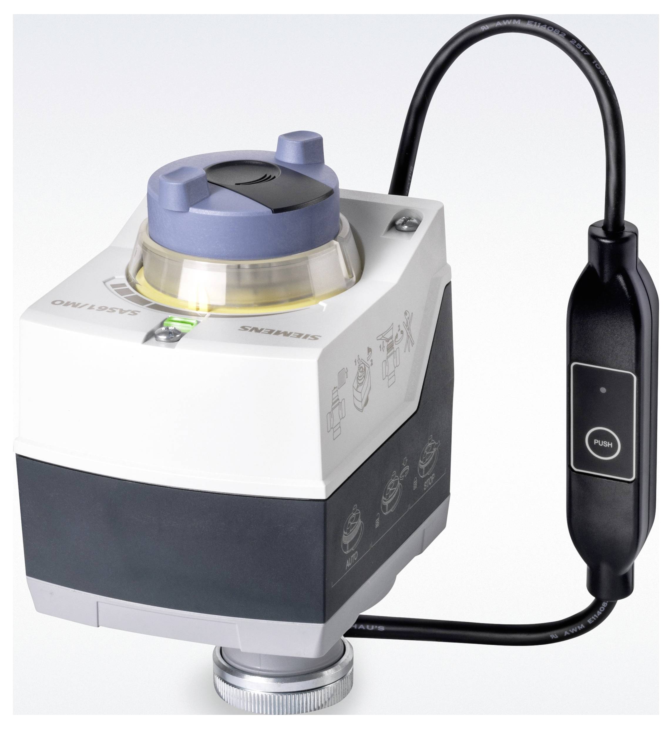 Elektrischer Ventilbetätiger mit angeschlossenem Steuerkabel und Fernbedienung mit Drucktaste, dargestellt in einer produktgestalteten Studiofotografie.