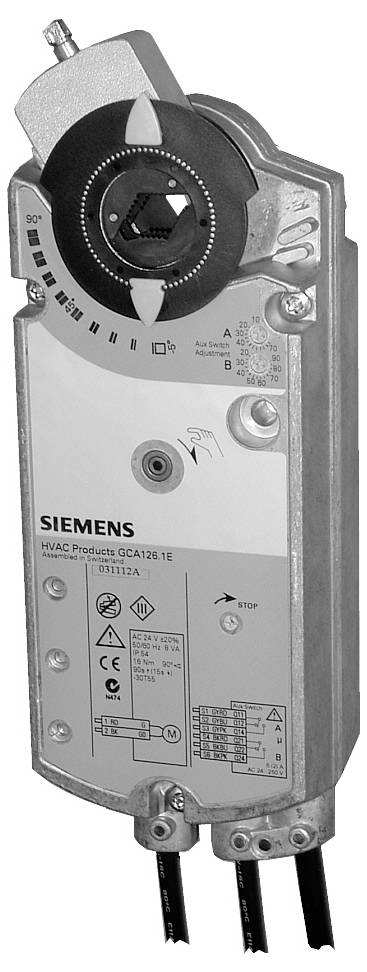 Siemens HLK-Stellgerät, frontal dargestellt, mit Drehregler, Befestigungsplatte und drei angeschlossenen Kabeln.