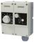 Zwei Siemens-Thermostat-Steuergeräte mit Drehtemperaturreglern und °C-Markierungen, dargestellt in einem beigen wandmontierten Gehäuse.