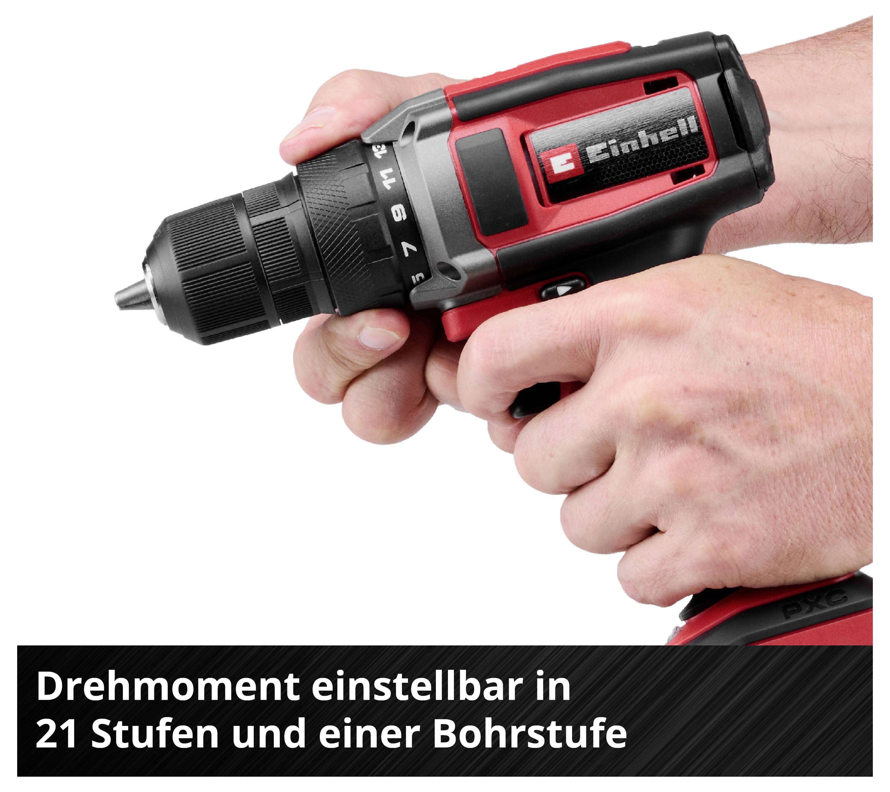 Hand hält einen roten Akku-Bohrschrauber mit einstellbarem Drehmoment; Hinweistext: 'Drehmoment einstellbar in 21 Stufen und einer Bohrstufe'.