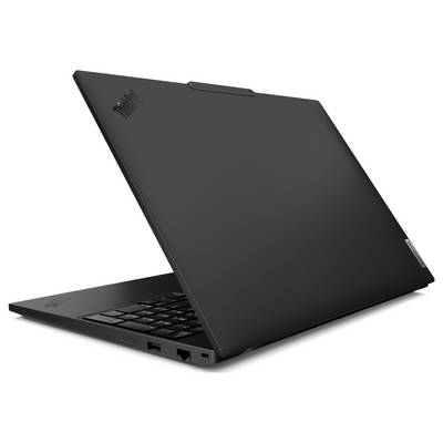 Geschlossener schwarzer Lenovo ThinkPad-Laptop in schrägem Winkel gezeigt, mit Tastatur und Anschlüssen sichtbar auf weißem Hintergrund.