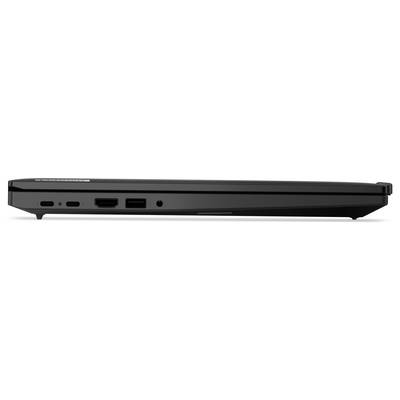 Seitenansicht eines schwarzen Laptops, die die Vorderkante mit sichtbaren Anschlüssen und Kartenschacht zeigt.