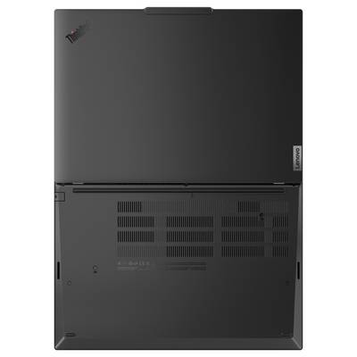 Geschlossener Lenovo ThinkPad-Laptop von unten gezeigt, mit sichtbaren Lüftungsöffnungen, Füßen und dem ThinkPad-Logo.