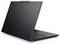 Geschlossener schwarzer Lenovo ThinkPad-Laptop in Profilansicht, mit sichtbarer Tastatur und Seitenports.