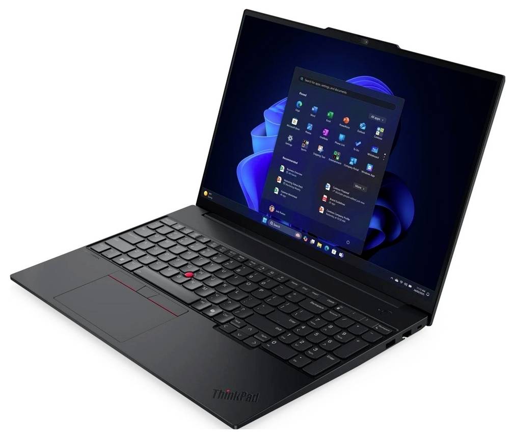 Schwarzer Lenovo ThinkPad-Laptop, der auf weißem Hintergrund geöffnet ist und den Windows 11-Desktop und das Startmenü auf dem Bildschirm anzeigt.