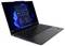 Schwarzer Lenovo ThinkPad-Laptop im angewinkelten offenen Zustand, zeigt das Windows 11-Startmenü auf dem Bildschirm und die Tastatur mit rotem TrackPoint.