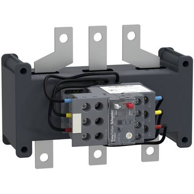Elektrischer Schütz mit drei robusten Anschlüssen und sichtbarer Steuerverdrahtung, auf einer schwarzen Basis für industrielle Stromschaltung montiert.