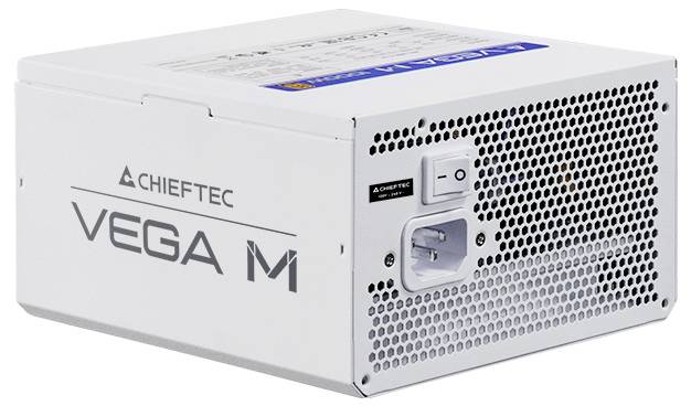 Weiße Chieftec Vega M Stromversorgungseinheit für Computer, gezeigt in Dreiviertelperspektive, mit perforiertem Lüftungsgitter und Stromschalter auf der Frontplatte.