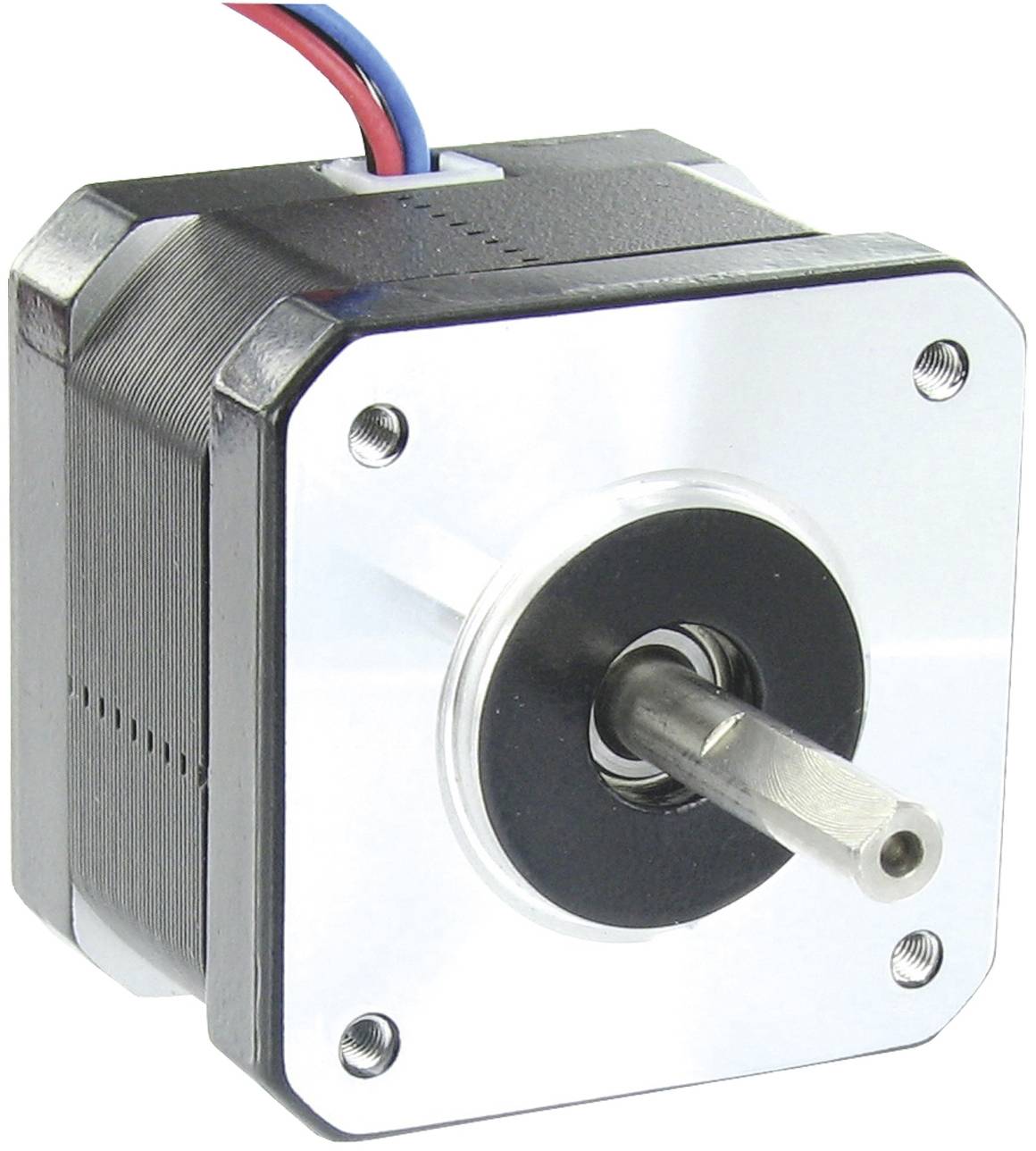 Nahaufnahme eines Schrittmotors mit hervorstehender Metallwelle und angeschlossenen roten und blauen Drähten.
