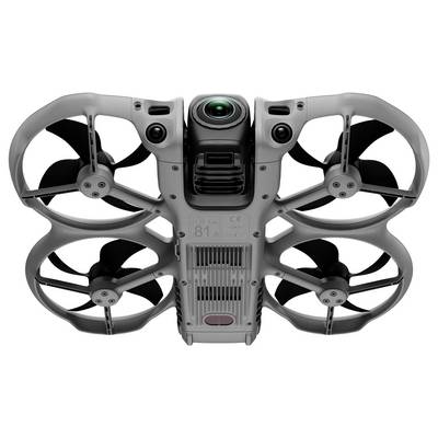 Vorderansicht einer grauen Quadcopter-Drohne mit vier Propellerschutzkörben und einer zentralen Kameralinse, dargestellt auf weißem Hintergrund.