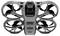 Vorderansicht einer grauen Quadcopter-Drohne mit vier Propellerschutzkörben und einer zentralen Kameralinse, dargestellt auf weißem Hintergrund.