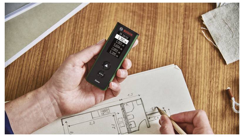 Bosch blau kabelloses Winkelschleifergerät in Profilansicht mit gekennzeichneten Abmessungen: 461 mm lang, 124 mm hoch und 122 mm breit.