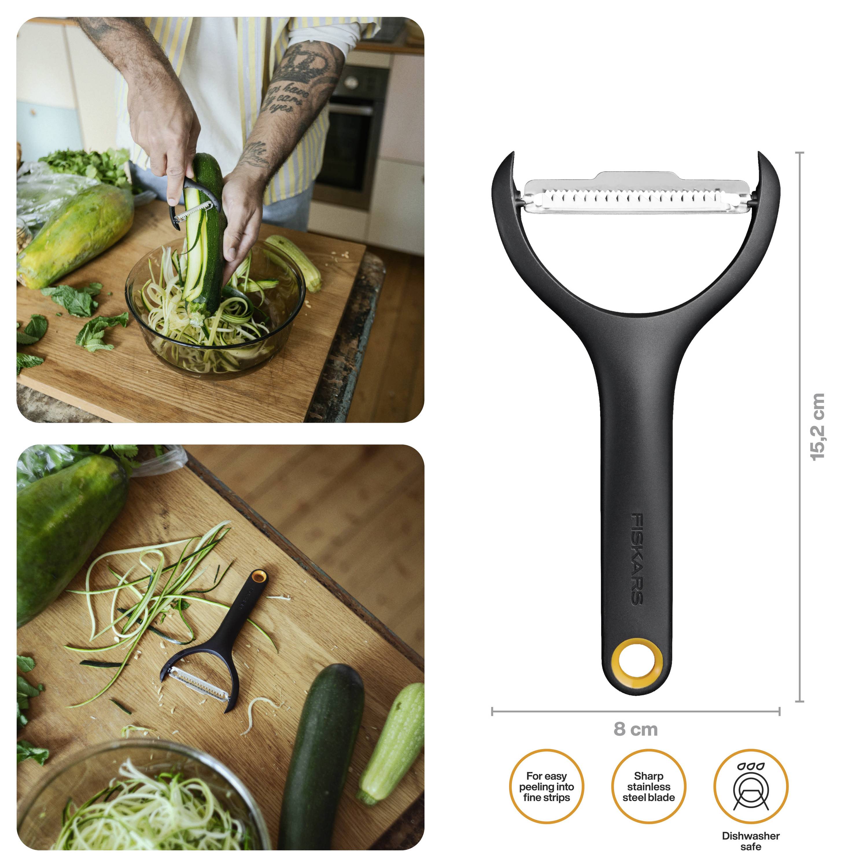 Schäler, der dünne Gemüsestreifen aus Zucchini schneidet; Produktfoto eines schwarzen beidseitigen Schälers mit den Abmessungen 15,2 cm x 8 cm und Beschriftungen für einfaches Schälen, scharfe Stahlklinge, spülmaschinenfest.