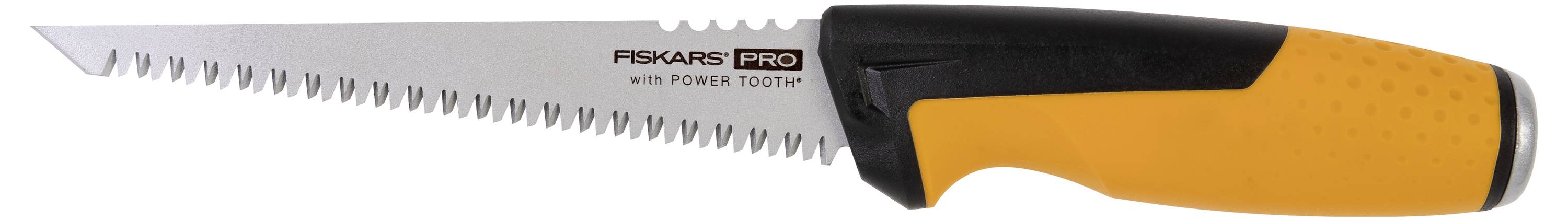 Eine Fiskars Pro Handsäge mit schwarzem und orangefarbenem Griff und feingezahnter Metallklinge auf weißem Hintergrund.