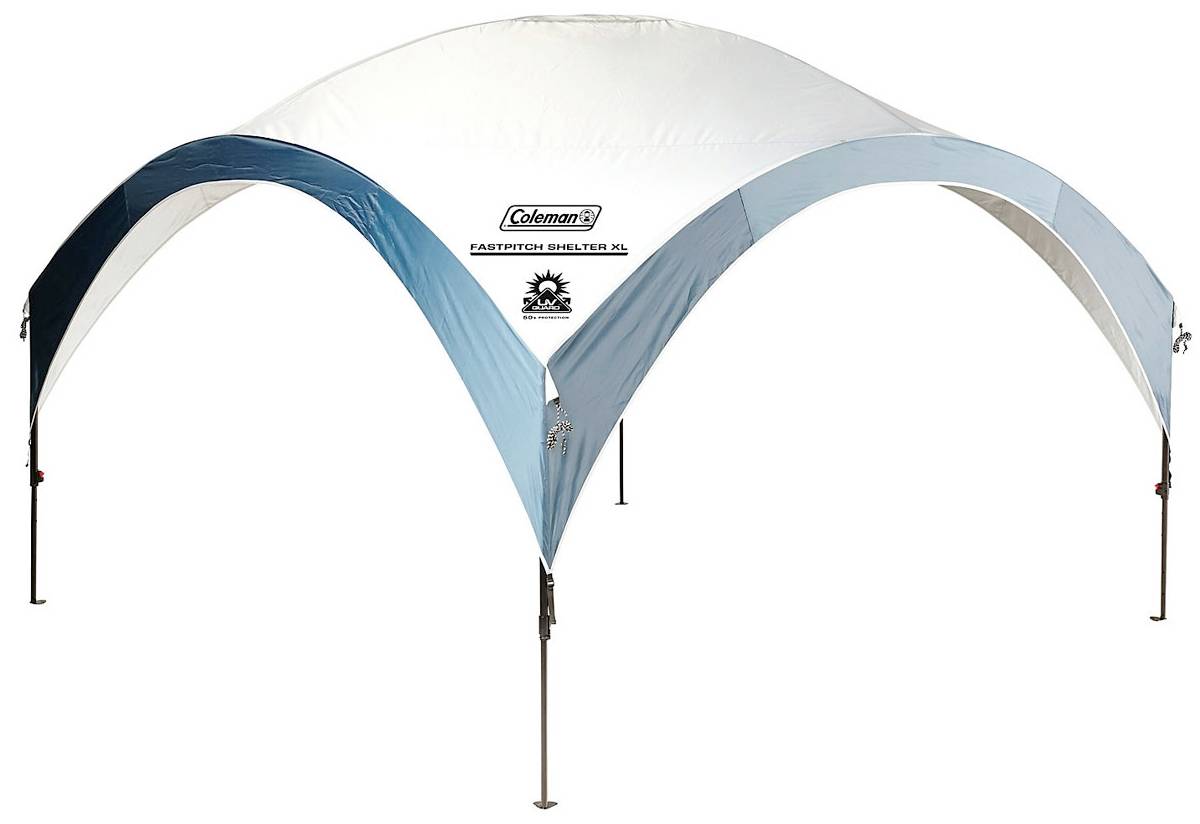 Coleman FastPitch Shelter XL Pop-Up-Baldachinzelt mit weiß-blauem gewölbtem Dach und vier Beinen auf weißem Hintergrund