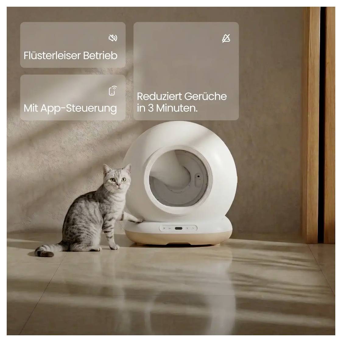 Grau Katze neben einer weißen automatischen Katzentoilette mit deutschem Text: 'Flüsterleiser Betrieb', 'Mit App-Steuerung' und 'Reduziert Gerüche in 3 Minuten.'