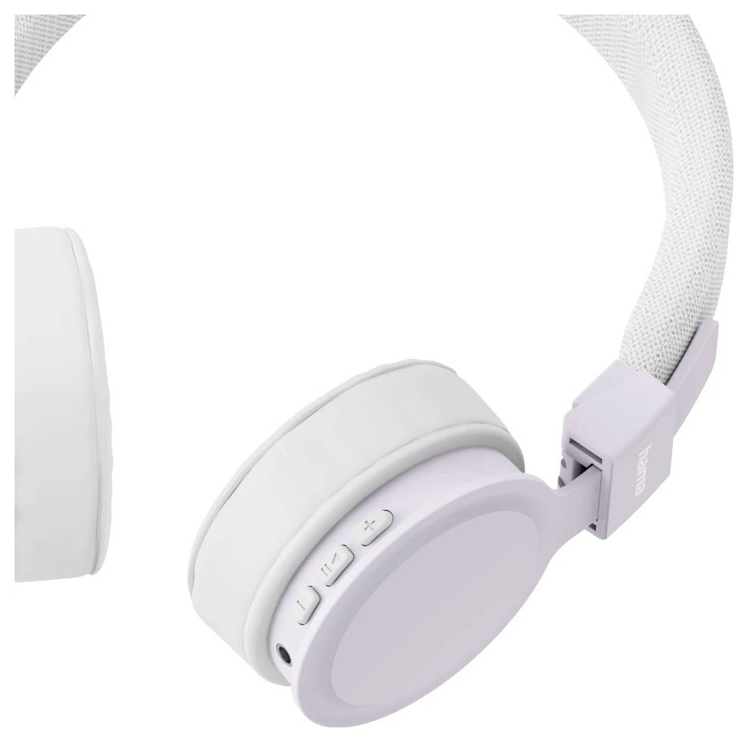 Weiße Over-Ear-Kopfhörer mit Lavender-Ohrmuscheln und Kopfbügel, in Nahaufnahme auf einfachem Hintergrund dargestellt.