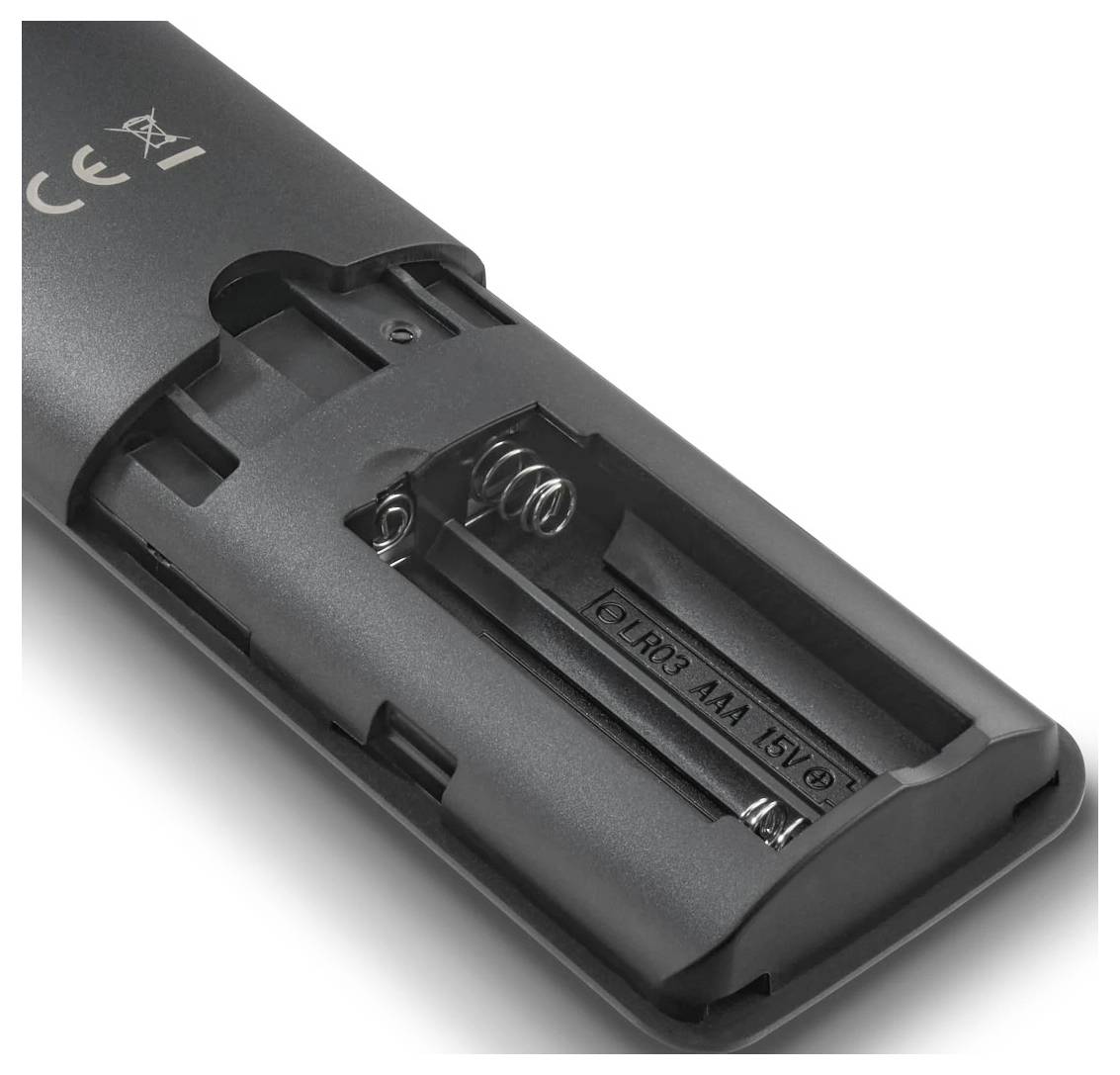 Öffnen Sie das Batteriefach eines kleinen schwarzen Geräts, das Schlitze und Federn für zwei AAA-Batterien zeigt.