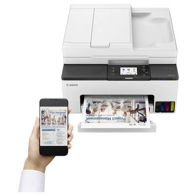 Canon All-in-One-Drucker druckt eine Seite zum Thema "Projektmanagement", kabellos von einem Smartphone angezeigt, mit sichtbarem Ausgabefach und Tintentanks.