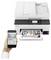 Canon All-in-One-Drucker druckt eine Seite zum Thema "Projektmanagement", kabellos von einem Smartphone angezeigt, mit sichtbarem Ausgabefach und Tintentanks.
