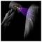 Querschnitt eines Haartrockners, der Luft auf lange Haare bläst, mit violetten Luftstromlinien, die das Trocknungsmuster und die Richtung zeigen.