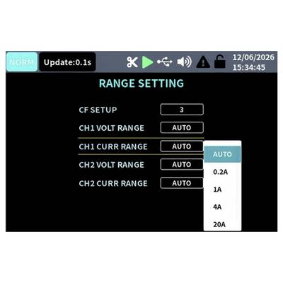 Schwarzer Geräteeinstellungsbildschirm mit dem Titel "RANGE SETTING" mit Feldern für CF-Konfiguration und CH1/CH2 Spannungs- und Strombereiche; Das CH1-Strombereichs-Dropdown ist offen und zeigt AUTO, 0,2A, 1A, 4A, 20A.