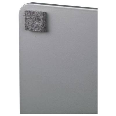 Nahaufnahme eines grauen Metallpanels mit einem kleinen Filzpad, das in der Nähe der oberen linken Ecke angebracht ist.