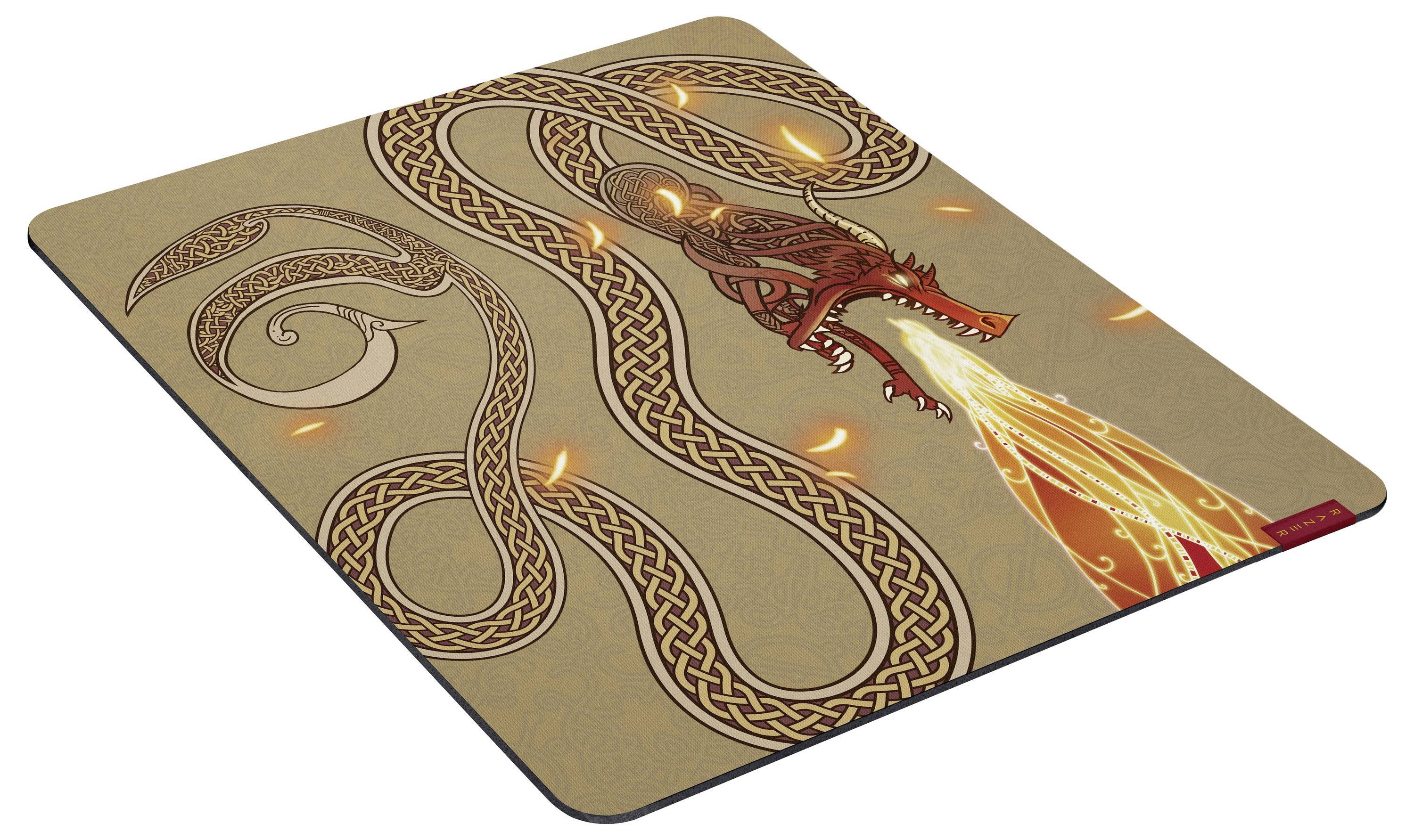 Dekorative Drachenillustration auf einem beigen Mousepad mit einem roten Drachen, der Feuer speit, in einem keltisches Knotenmuster-Design.