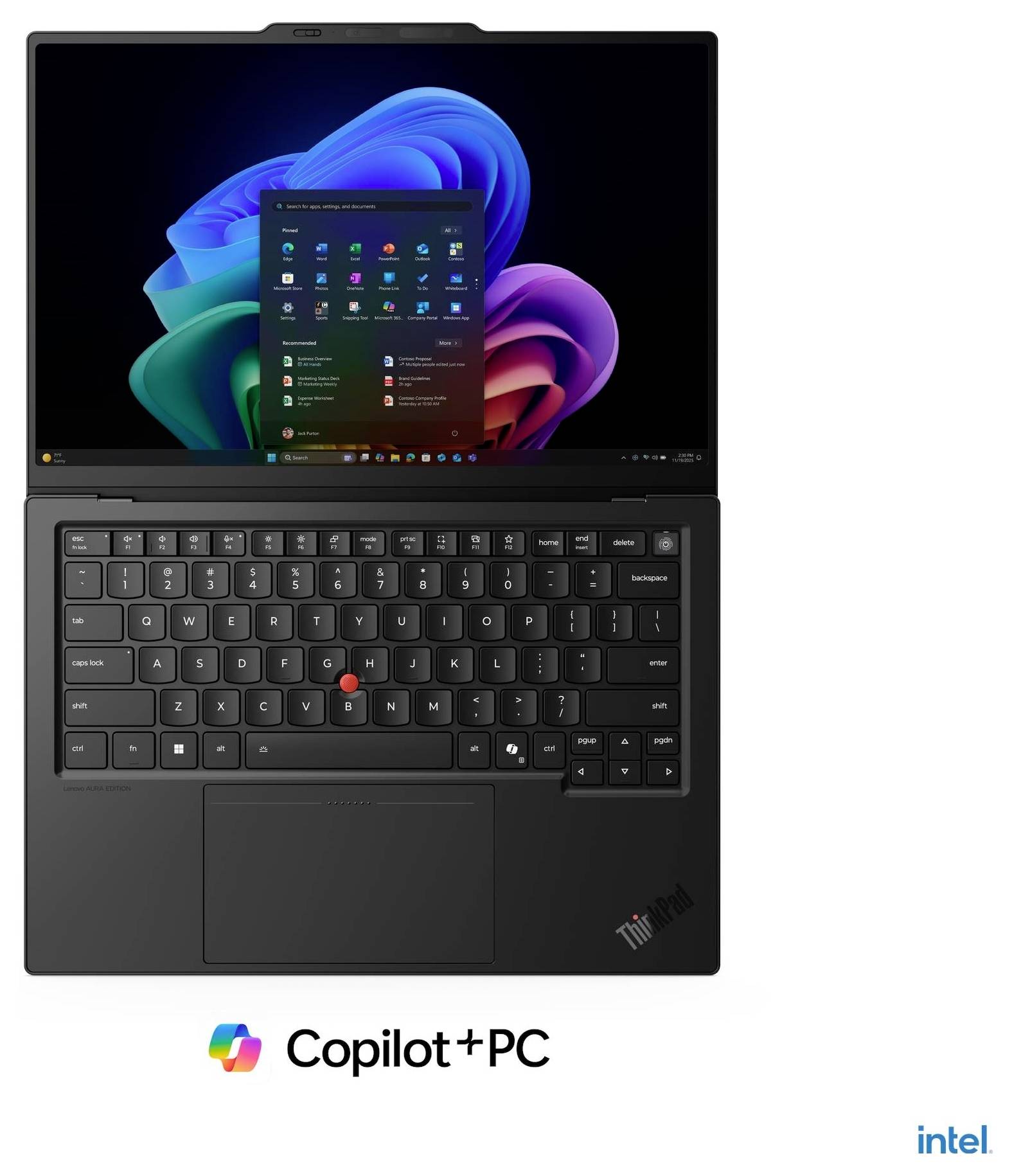 Seitenansicht eines schlanken Laptops, der teilweise geöffnet ist und Anschlüsse sowie die Logos "Copilot+PC" und Intel auf weißem Hintergrund zeigt.