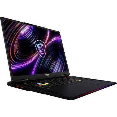 Aufgeklappter MSI Gaming-Laptop mit beleuchteter RGB-Tastatur und buntem Drachenlogo auf dem Bildschirm, gezeigt in angewinkelter Seitenansicht auf weißem Hintergrund