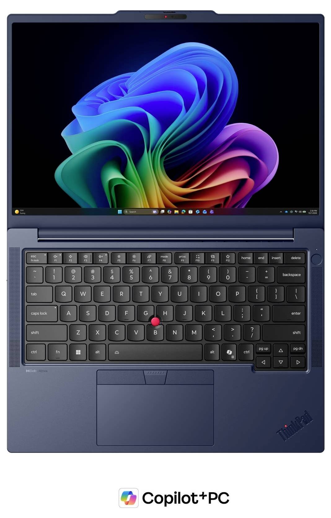 Vorderansicht eines schwarzen Laptops mit einem bunten abstrakten Windows-ähnlichen Wirbel-Hintergrundbild auf dem Display, mit dem zentriert positionierten Logo "Copilot+PC" darunter.