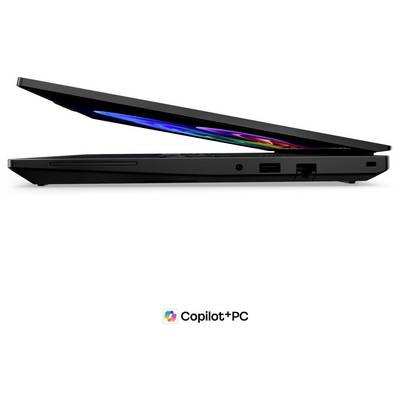 Seitenansicht eines offenen schwarzen Laptops mit farbenfrohem Bildschirm und "Copilot+PC"-Branding darunter.